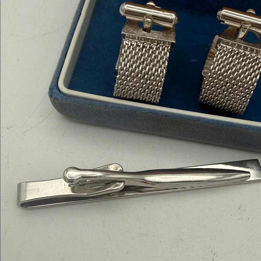 VTG SWANK Silvertone Rectangular Mesh Cufflinks with Matching Tie Bar